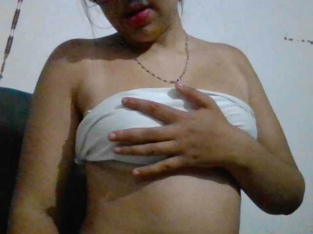 ElaSaradah, en vivo ahora en BongaCams