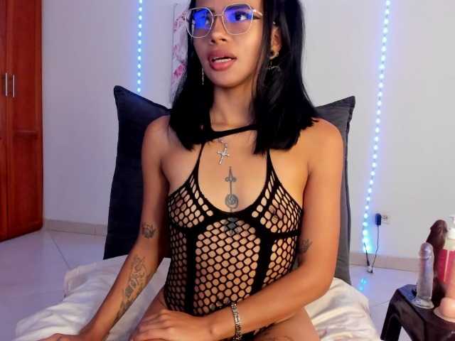 luna-dollie, en directo ahora en BongaCams