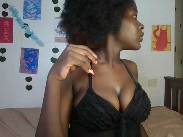 Safyi live cam on BongaCams