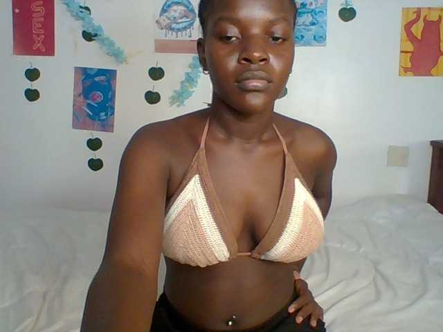 Safyi live cam on BongaCams