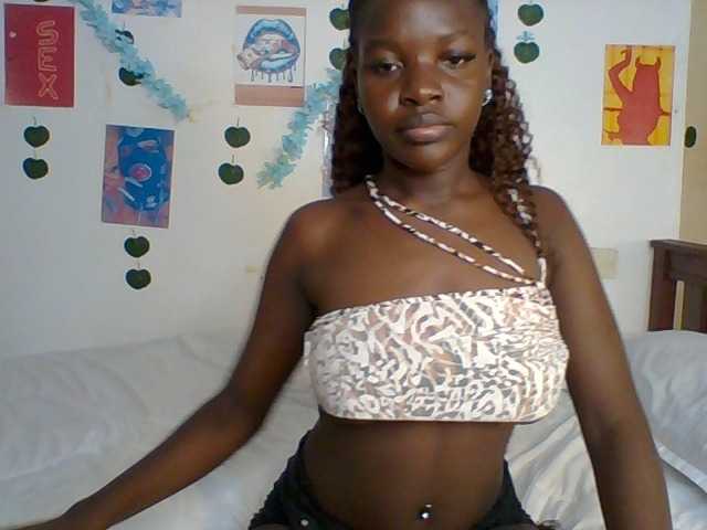 Safyi live cam on BongaCams