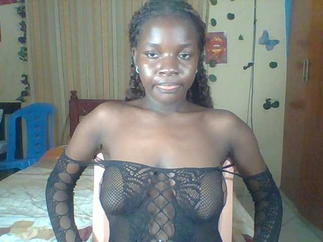 Safyi live cam on BongaCams