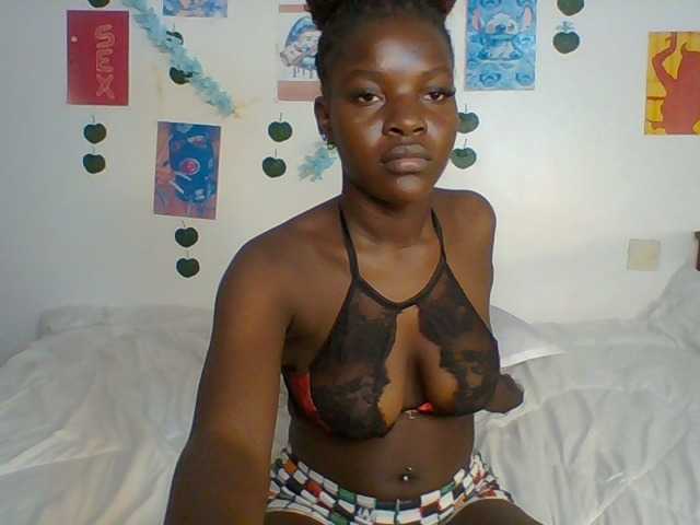 Safyi live cam on BongaCams