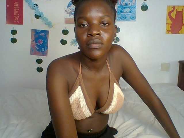 Safyi live cam on BongaCams