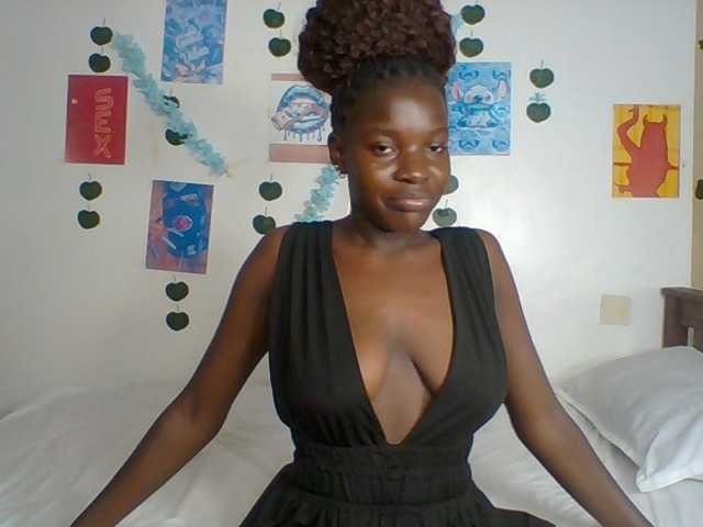 Safyi live cam on BongaCams