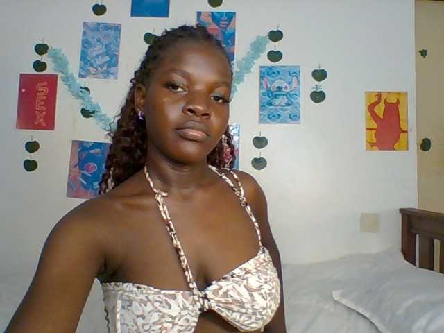 Safyi live cam on BongaCams