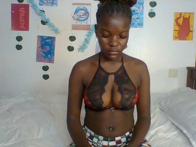 Safyi live cam on BongaCams