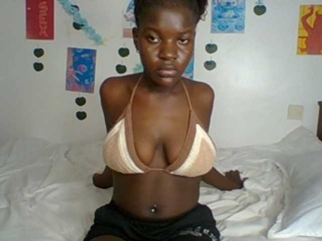 Safyi live cam on BongaCams