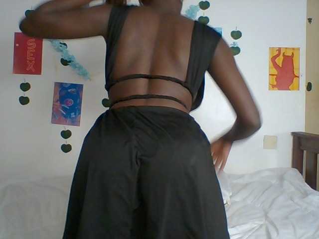 le modèle Safyi est en webcam porno dans un show sur le site bongacams, il possède les tags suivants: Ebony,Brunette,Trimmed