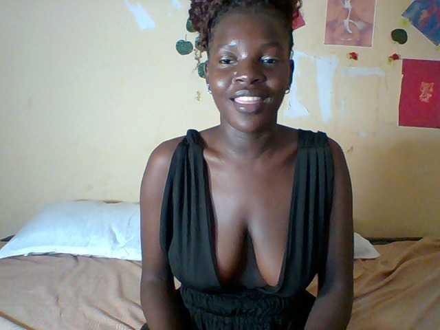 Safyi live cam on BongaCams