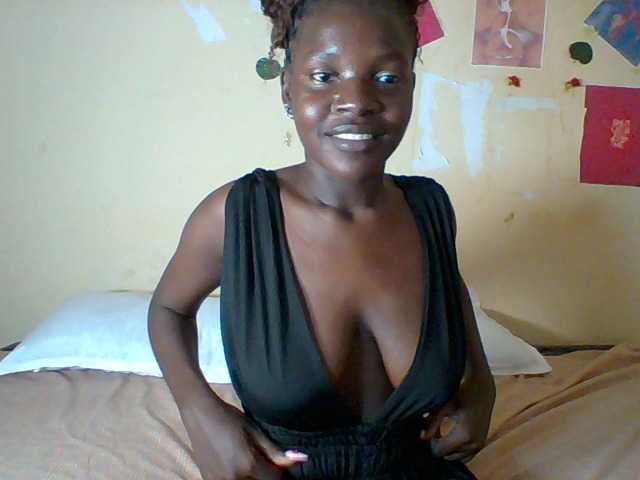 Safyi live cam on BongaCams