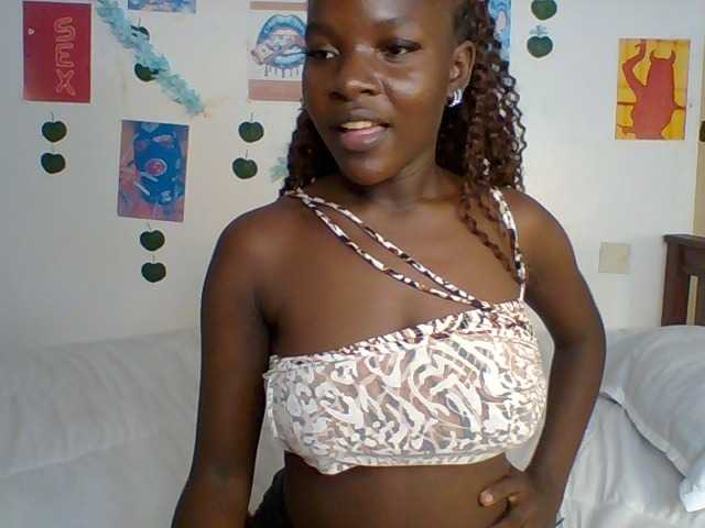 Safyi live cam on BongaCams