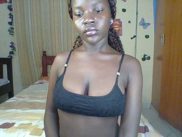 Safyi live cam on BongaCams