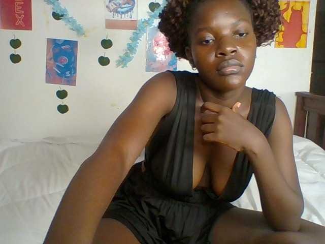Safyi live cam on BongaCams