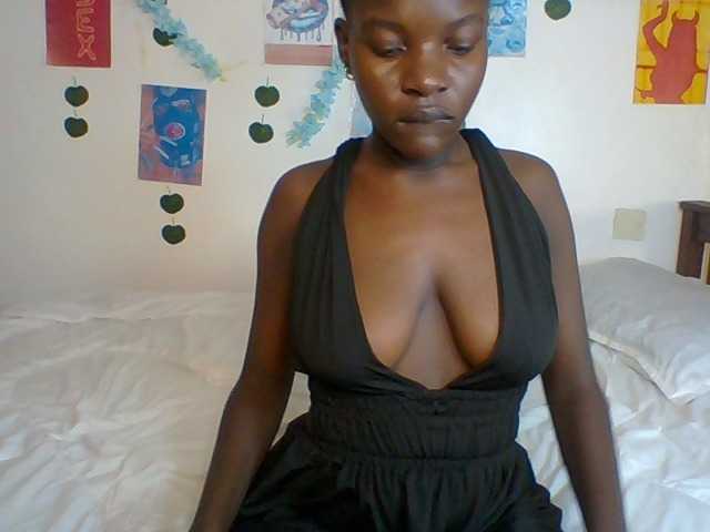 Safyi live cam on BongaCams
