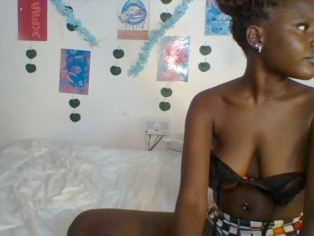 Safyi live cam on BongaCams