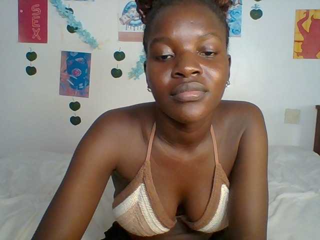 Safyi live cam on BongaCams