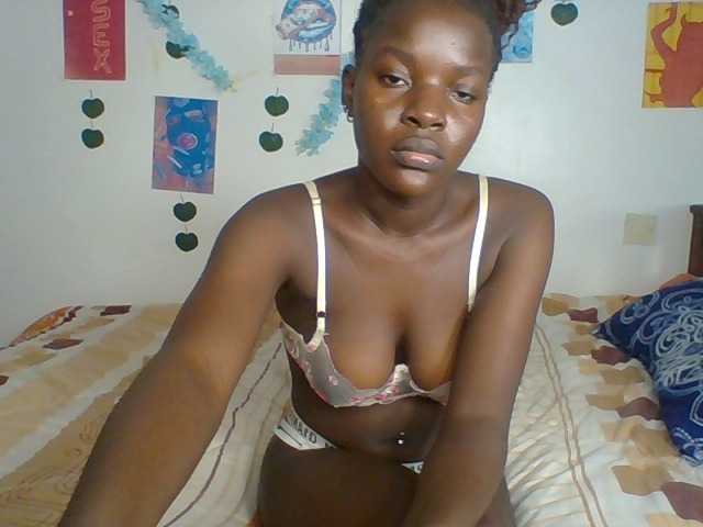 Safyi live cam on BongaCams