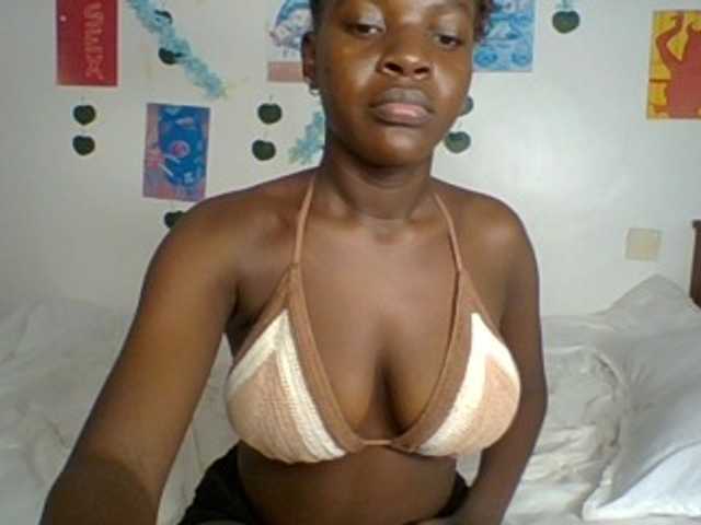 Safyi live cam on BongaCams