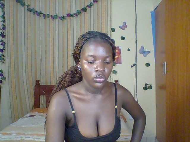 Safyi live cam on BongaCams