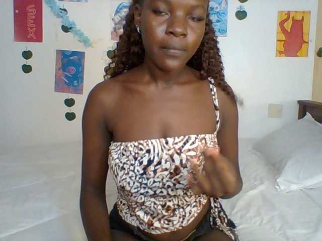 Safyi live cam on BongaCams