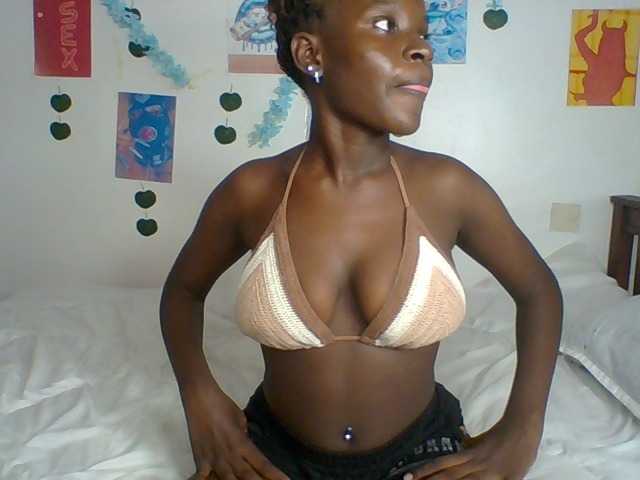 Safyi live cam on BongaCams