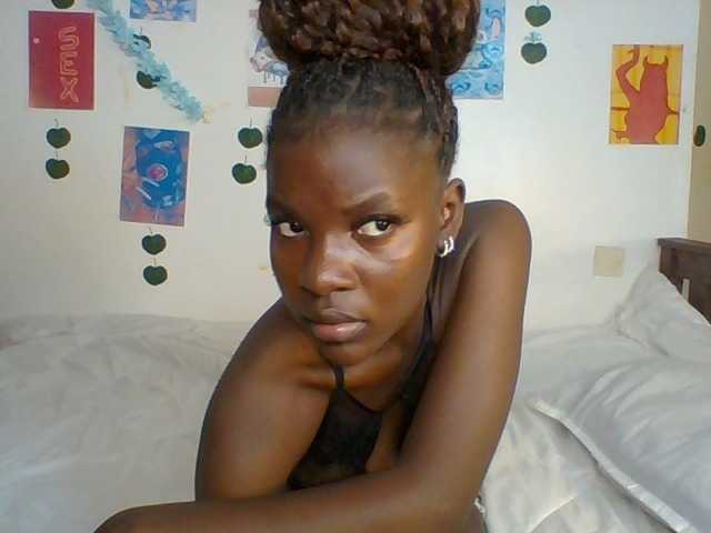 Safyi live cam on BongaCams