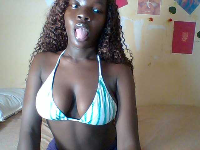 Safyi live cam on BongaCams