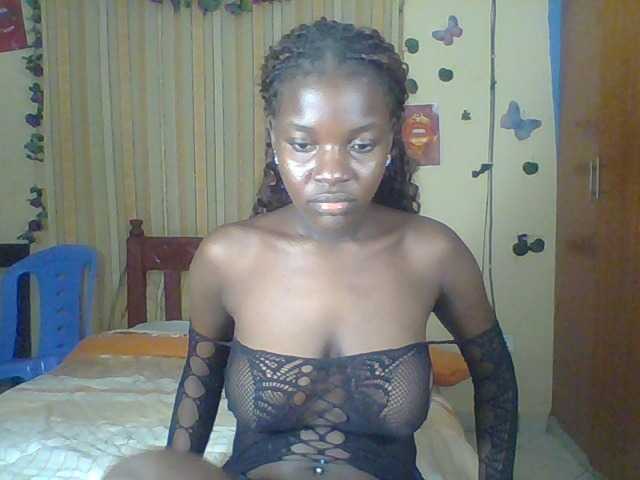 Safyi live cam on BongaCams