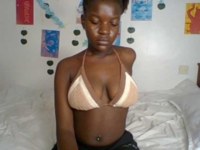 Safyi live cam on BongaCams