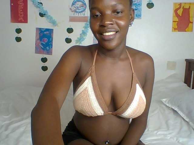 Safyi live cam on BongaCams
