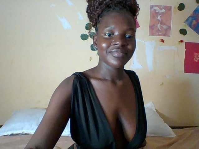 Safyi live cam on BongaCams