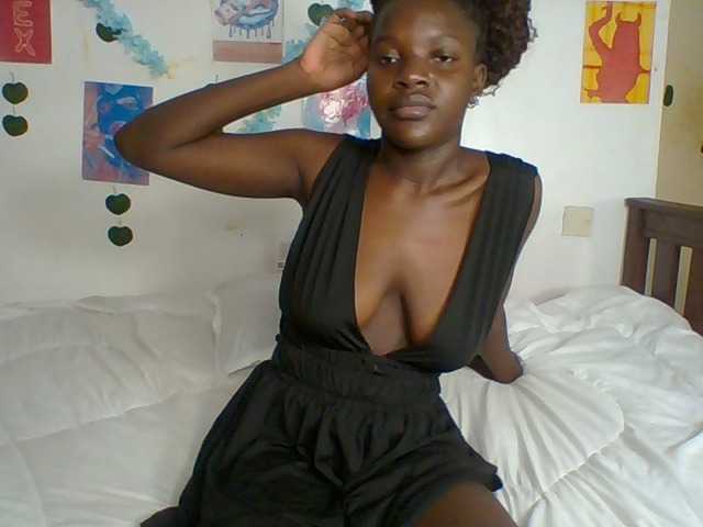Safyi live cam on BongaCams