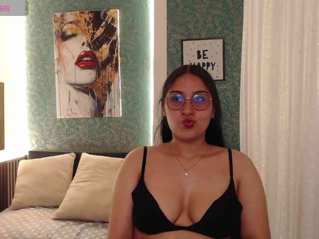 MilaaLuxe webcam