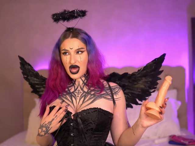 ElviraRae live cam on BongaCams