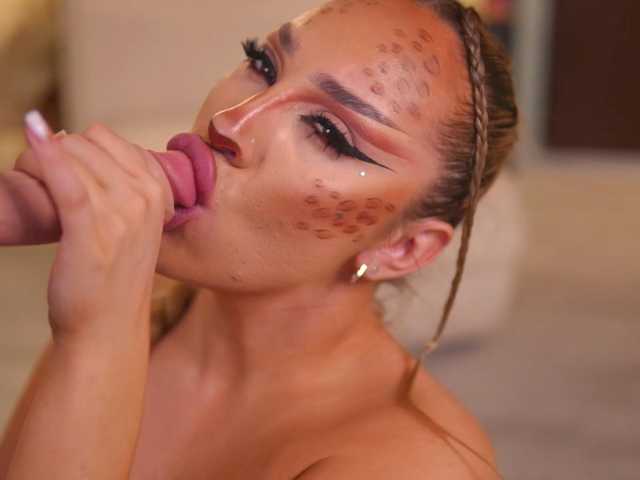 NalaGlow live cam on BongaCams