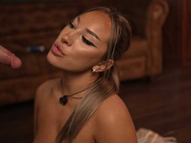 NalaGlow live cam on BongaCams