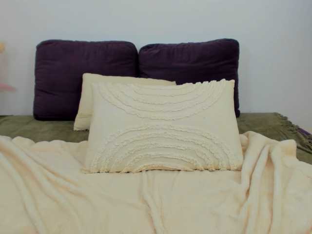 NicolleLexxy live cam on BongaCams