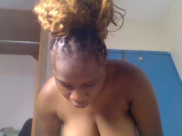 Ebonitah live cam on BongaCams