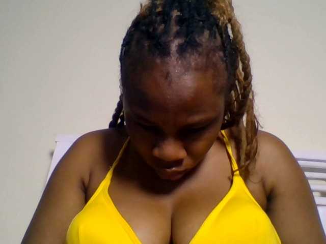 Ebonitah live cam on BongaCams