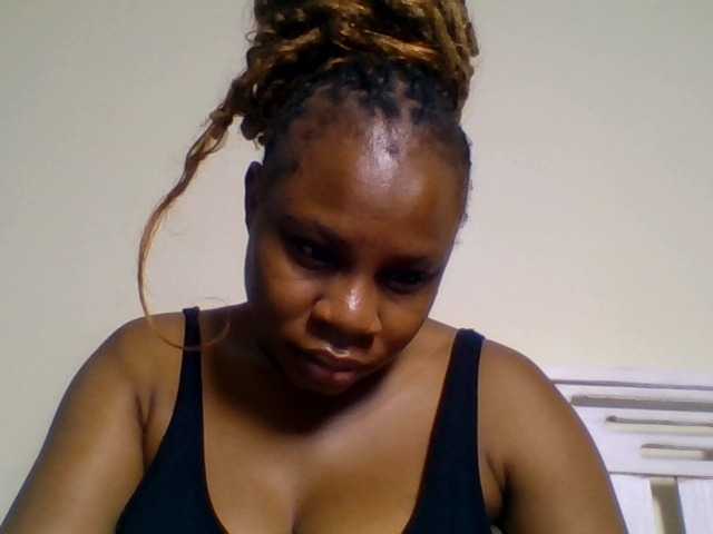 Ebonitah live cam on BongaCams