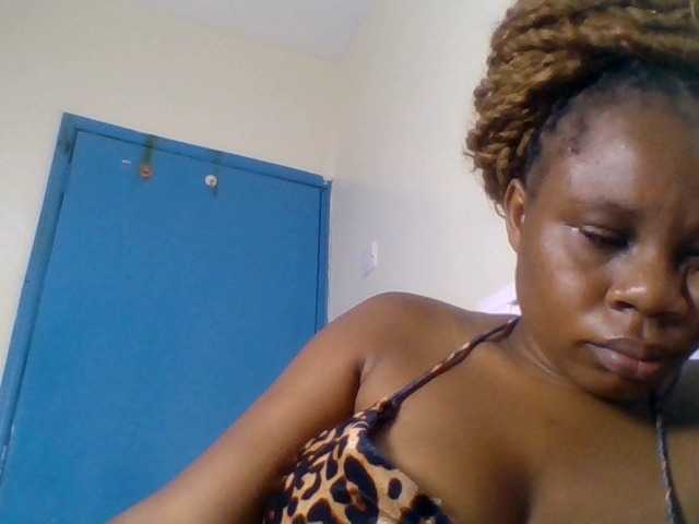Ebonitah live cam on BongaCams
