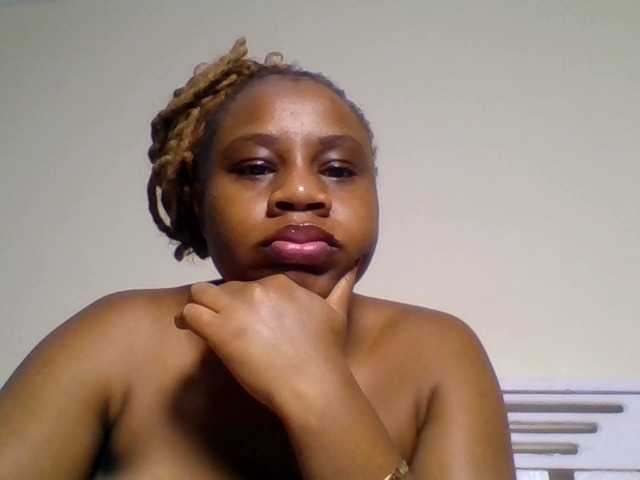 Ebonitah live cam on BongaCams