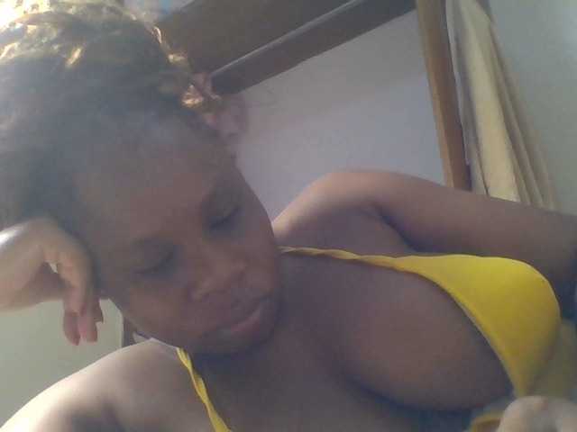 Ebonitah live cam on BongaCams