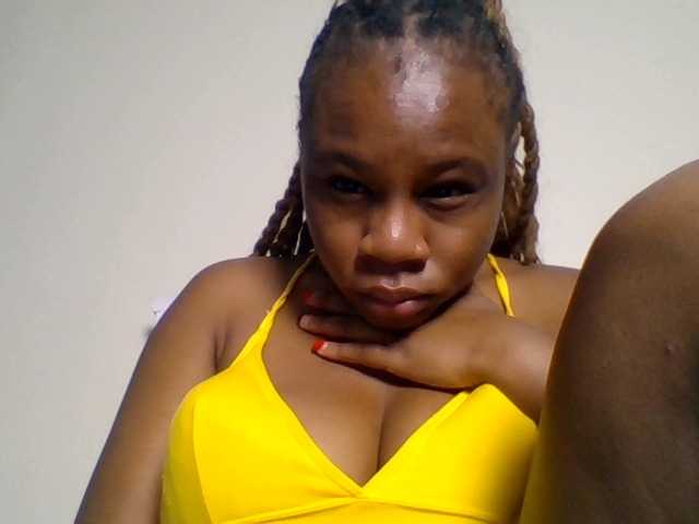Ebonitah live cam on BongaCams