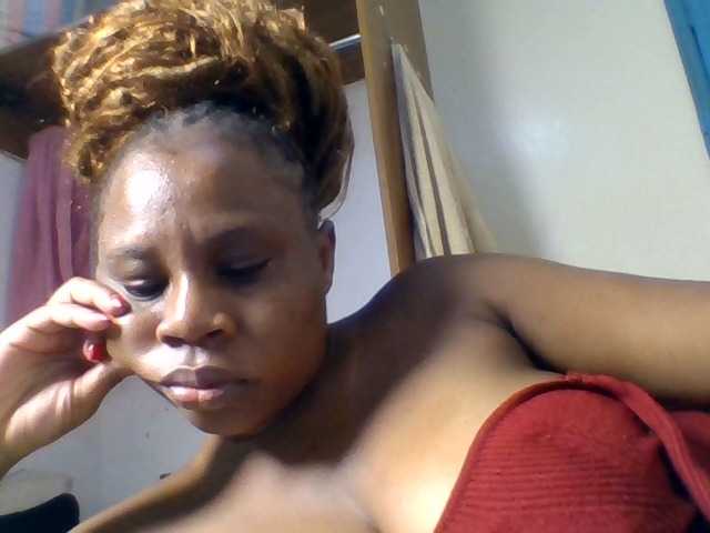 Ebonitah live cam on BongaCams