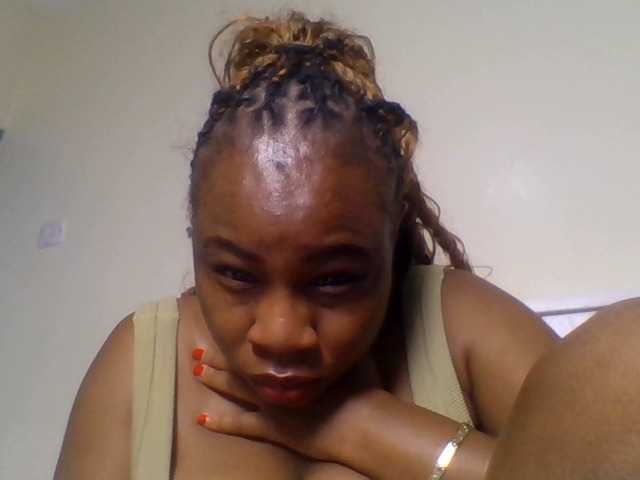 Ebonitah live cam on BongaCams
