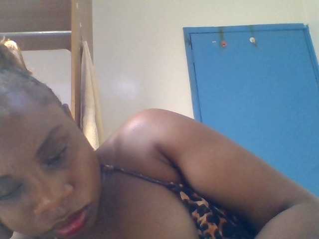 Ebonitah live cam on BongaCams