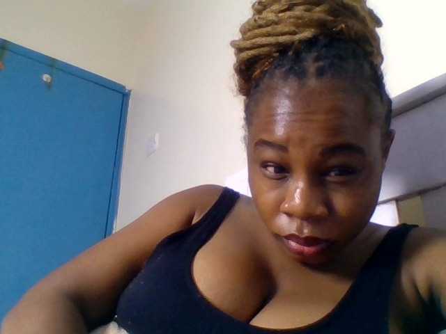 Ebonitah live cam on BongaCams