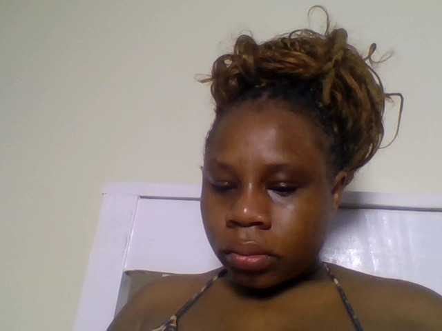 Ebonitah live cam on BongaCams